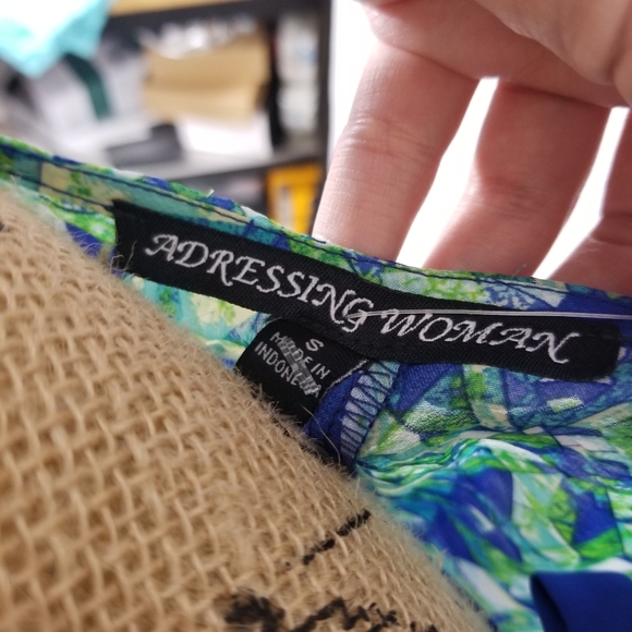 NWT double layered, smocked blouse size sm - Picture 5 of 6